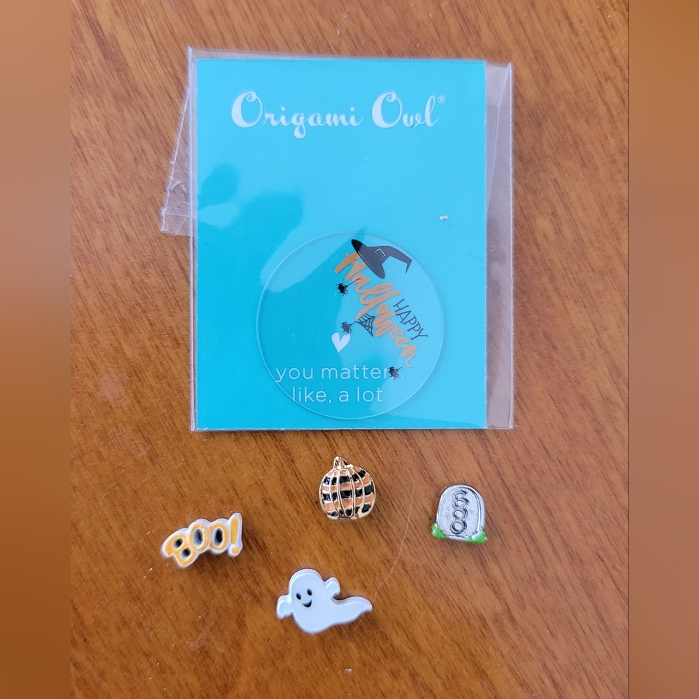 EUC Origami Owl Halloween Pieces